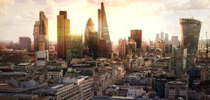 Bursa din Londra face cu ochiul unui grup de 10 firme romanesti. Fan Courier...