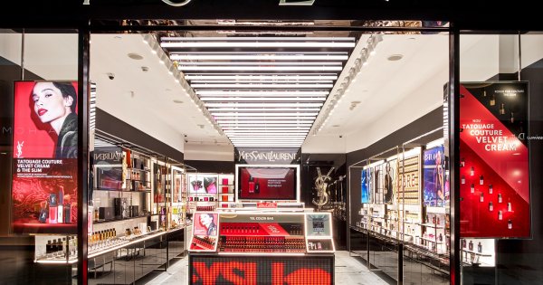 Yves Saint Laurent Beauty a deschis primul boutique din Europa, la București
