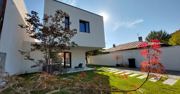GALERIE FOTO | Cum arată o vilă nouă de peste jumătate de milion de euro din...
