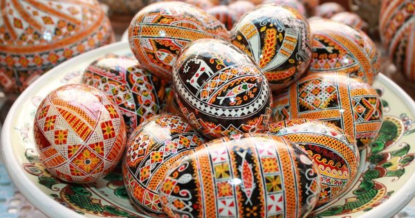 Cum arată cu adevărat Paștele în Bucovina: Biserica, Balul Gospodarilor și...