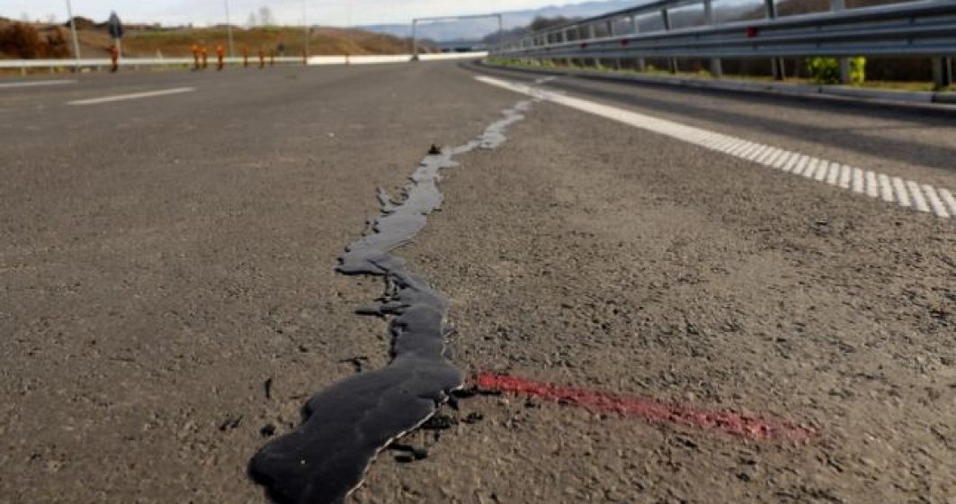 Autostrada Lugoj-Deva: Fisurile de pe lotul 3 au fost acoperite cu smoala