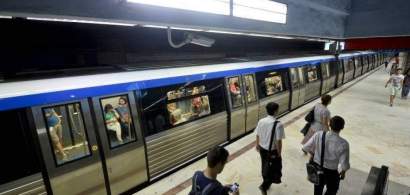 Metroul pe Magistrala 2 circula cu intarziere de doua minute din cauza unor...