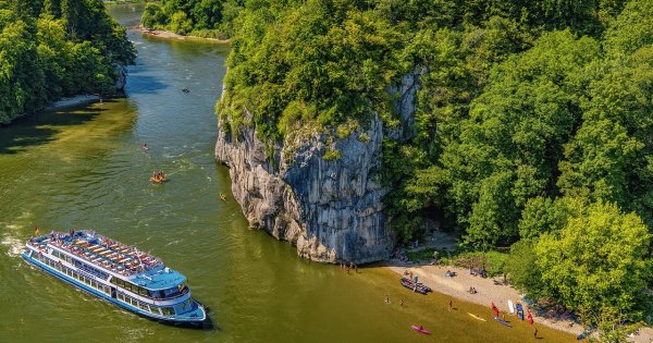 O nouă atracție turistică pe Dunăre: o călătorie cu barca electrică de la...