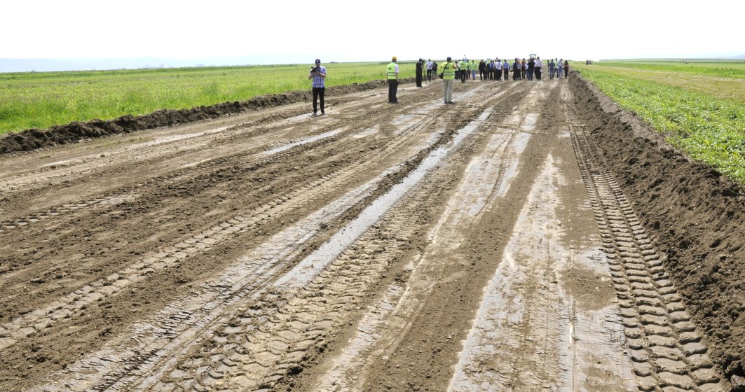 Directorul DRDP Iasi: Primul kilometru de asfalt a fost turnat pe soseaua de centura a Municipiului Bacau, parte din Autostrada Moldovei