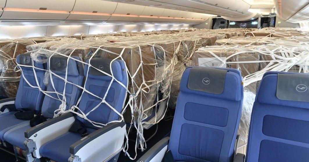 COVID-19 FOTO| Avioanele de pasageri au fost transformate în avioane ”cargo” pentru transportul echipamentelor medicale de protecție