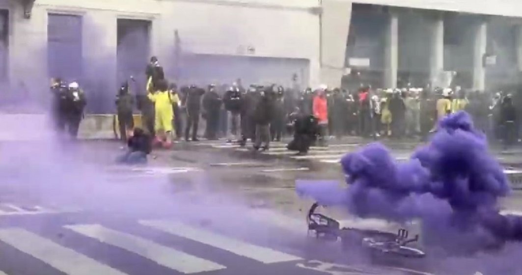 Proteste violente la Bruxelles, împotriva restricțiilor. Poliția intervine cu gaze lacrimogene și tunuri cu apă