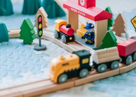 Joacă sau educație: Cum alegem jucăriile pentru copii?