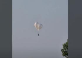 Coreea de Nord trimite peste 90 de baloane pline cu gunoi şi murdărie în...