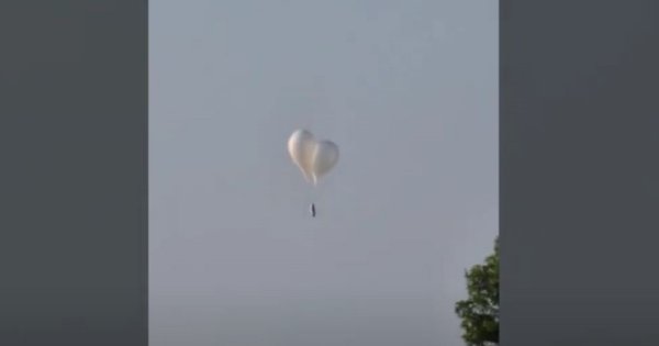 Imagine pentru articolul: Coreea de Nord trimite peste 90 de baloane pline cu gunoi şi murdărie în...