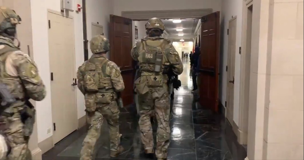 A fost descoperită o bombă la sediul Partidului Republican. Trupe SWAT ale FBI intră în Capitoliu