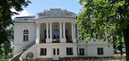 FOTO: Așa arată White House de Oltenia, conacul românesc care seamănă izbitor...