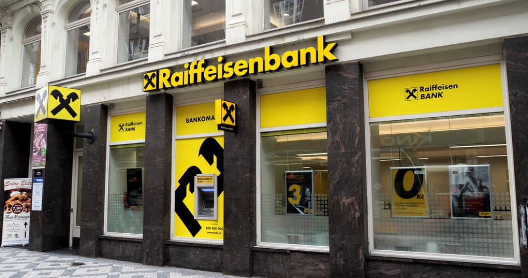 Raiffeisen Bank își va scoate casieriile din majoritatea sucursalelor. Ce servicii vor opera în casieriile rămase