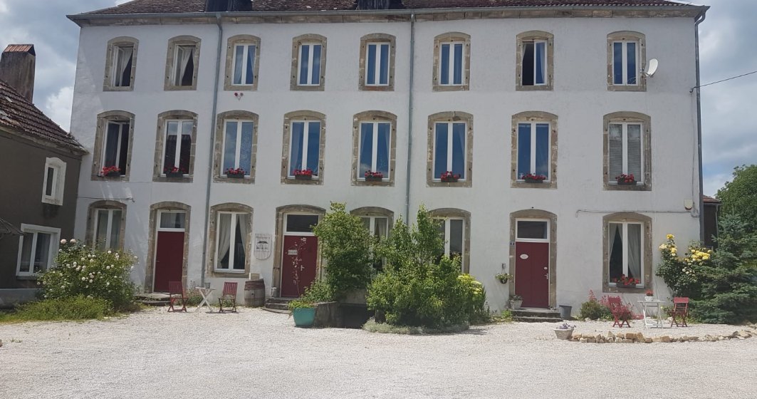 Un castel francez cu 12 dormitoare, cât un apartament de lux în România. Cu cât se vinde proprietatea