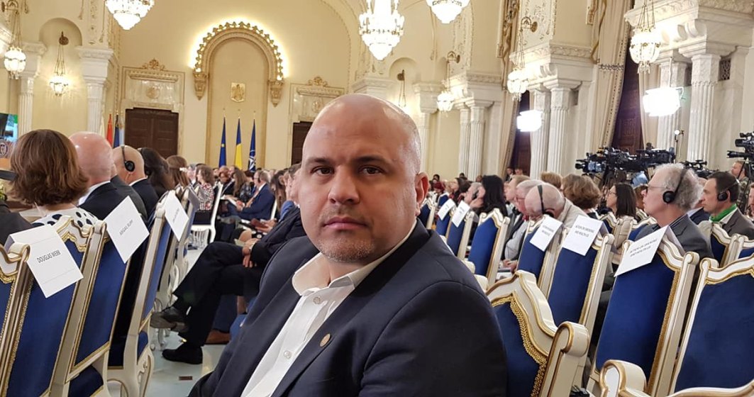 Deputatul USR Emanuel Ungureanu acuza Ministerul Sanatatii ca a "aruncat pe fereastra" 700.000 de euro, cumparand ilegal 1,2 milioane de doze de vaccin antigripal care nu acopera grupa de varsta 6 luni - 3 ani