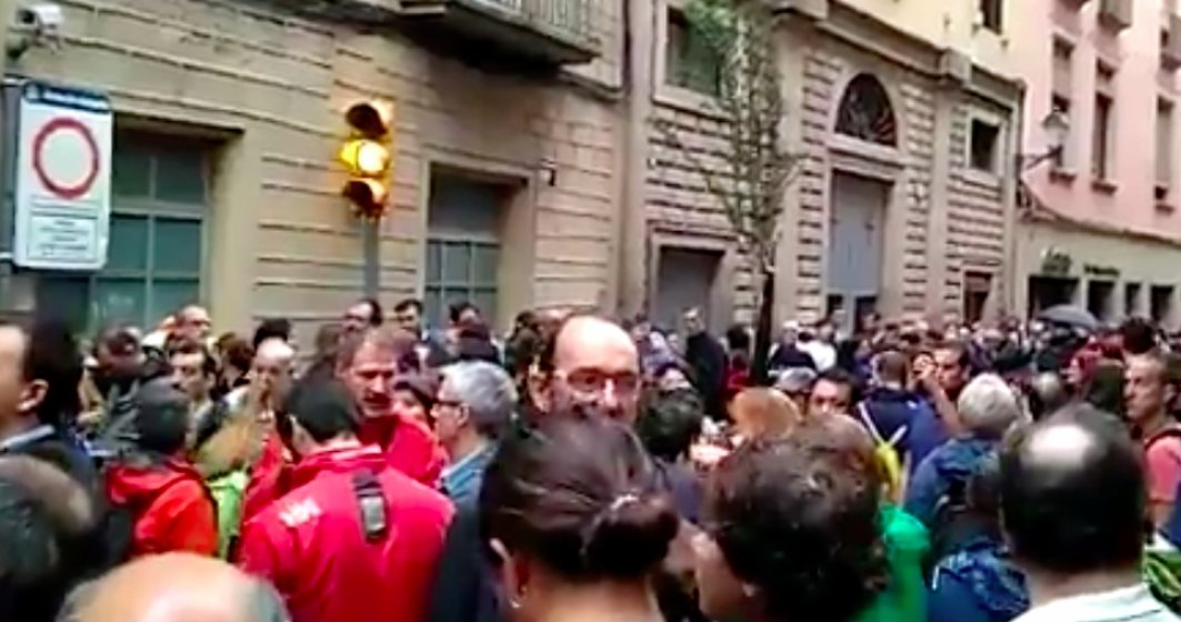 Politia spaniola a facut uz de gloante de cauciuc intr-o intersectie din Barcelona; 38 de persoane au suferit rani minore in urma incidentelor