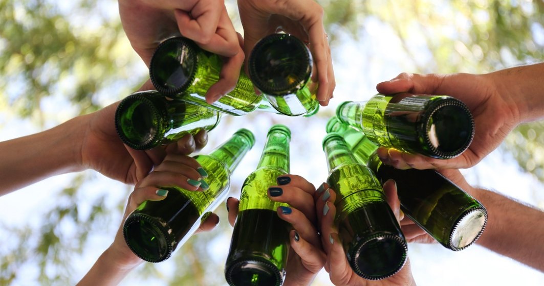 Elevii din România încep să bea la 13 ani și sunt printre adolescenții care consumă cele mai mari cantități de alcool din UE