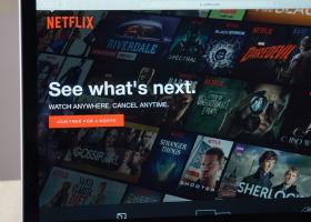 Abonamentele Netflix se ieftinesc. Compania încearcă să convingă utilizatorii...
