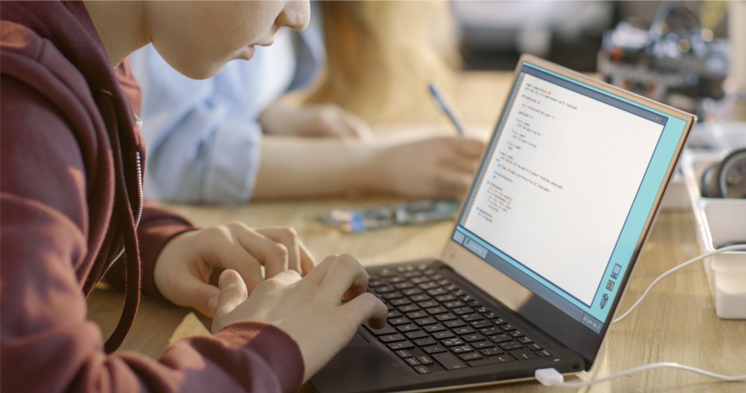 Ministrul Educației anunță achiziția a zeci de mii de laptopuri pentru elevi
