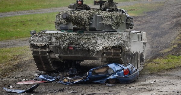Polonia a decis transferarea unei companii de tancuri germane Leopard în Ucraina