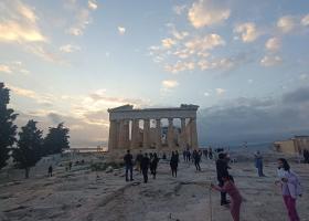 Turiștii din întreaga lume au luat cu asalt Acropole. Autoritățile din Grecia...