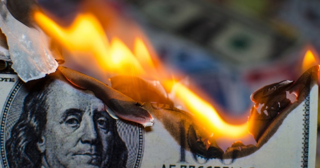 Saxo Bank: Riscăm o devalorizare totală a dolarului, mai rău ca după cel de-al al Doilea Război Mondial