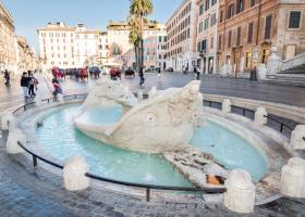 VIDEO | Activiști de mediu au înnegrit apa unei fântâni din Piazza di Spagna...