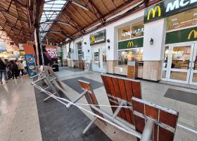 GALERIE FOTO: ANPC a închis restaurantul McDonald's din Gara de Nord, dar și...