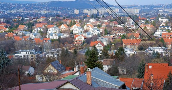 Românii, în topul cetățenilor străini care își cumpără case în Ungaria