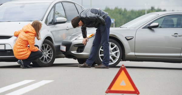 Zeci de accidente rutiere înscenate de o grupare din Bihor, pentru a obține...