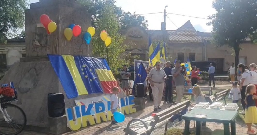 Ironia istoriei: Ziua Independenţei Ucrainei, sărbătorită în faţa Monumentului Eroilor Sovietici