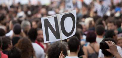 Protest masiv la Finante: peste 22.000 de romani, suparati ca le vor fi...
