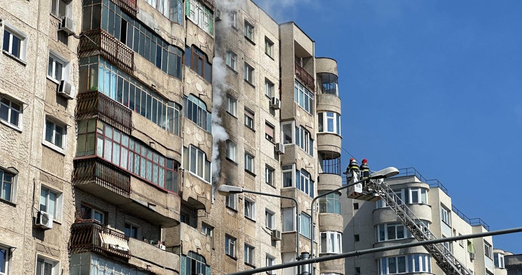 Incendiu la un apartament din București: 20 de persoane au fost evacuate
