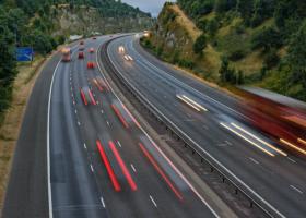 Germania ar putea limita viteza mașinilor pe anumite autostrăzi pentru a...