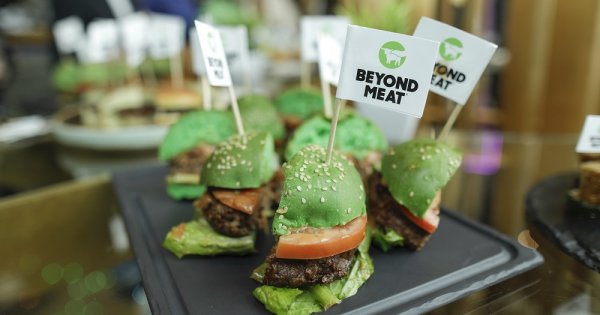 "Cererea pentru astfel de produse e în creștere". Nordic Group aduce burgerii...