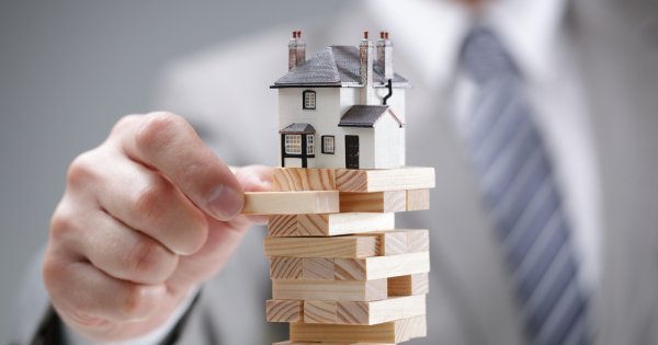 Investițiile în imobiliare au scăzut cu peste 40% în prima jumătate a anului....