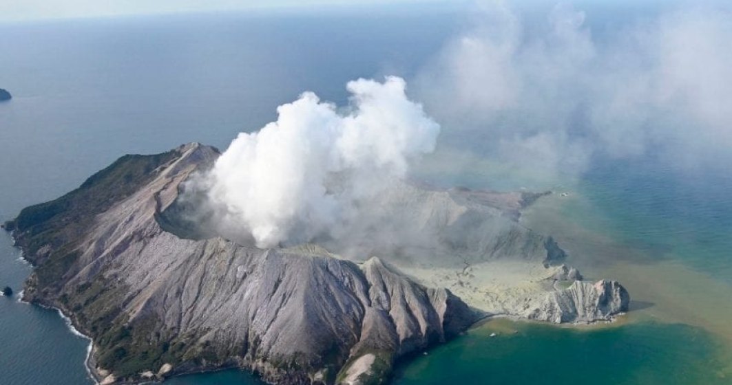 Un vulcan din Noua Zeelanda a erupt: cinci persoane au murit, iar zeci de oameni sunt raniti sau dati disparuti