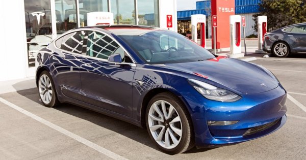 Tesla Model 3, câștigător pe piața mașinilor second-hand