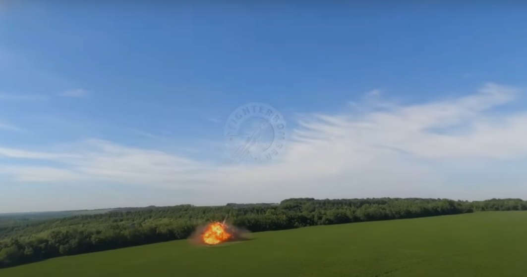 Imagini cu prăbușirea unui Su-25 rusesc, filmate chiar de pe casca pilotului care se catapultează