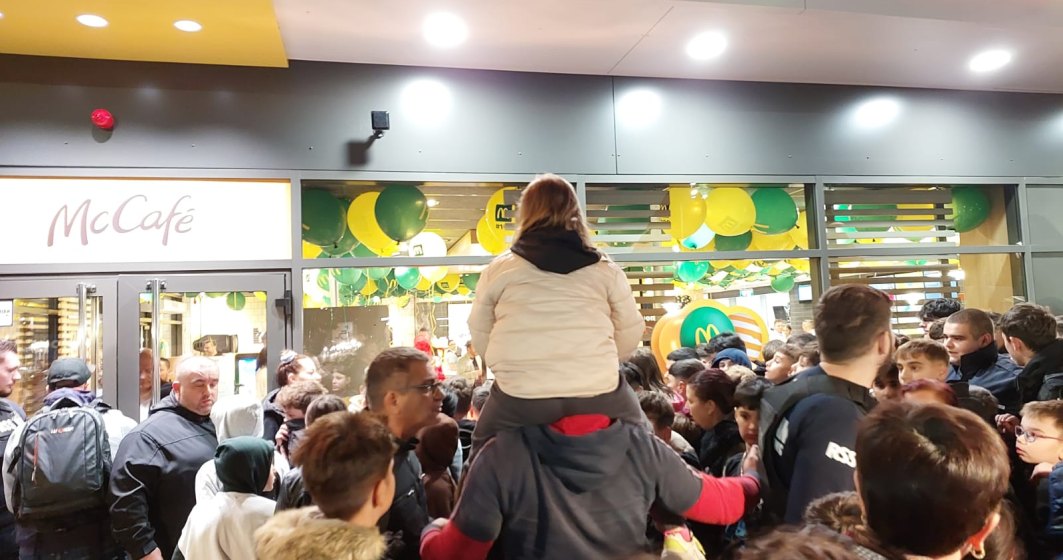 VIDEO Îmbulzeală la deschiderea restaurantului McDonald's cu numărul 100 din România