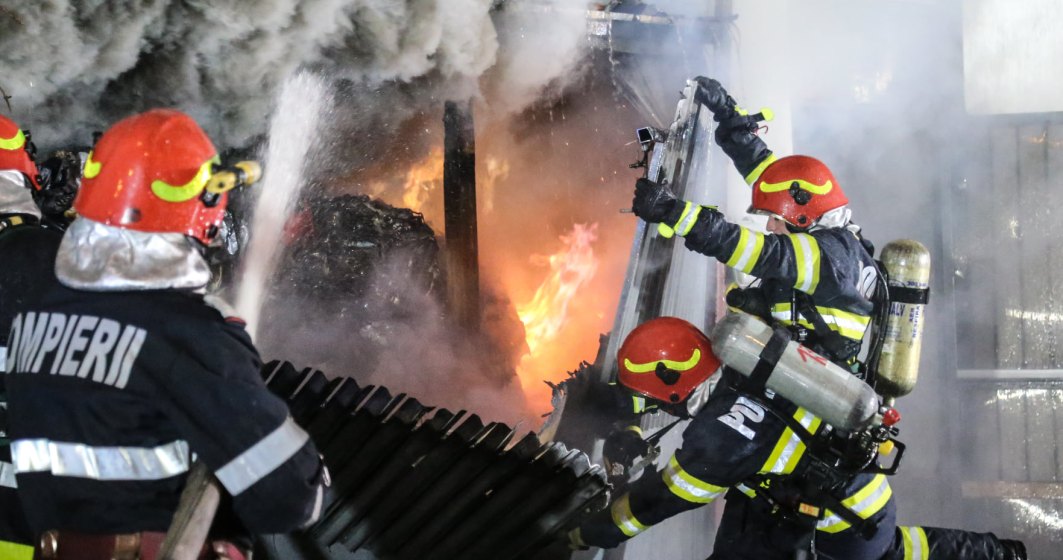Incendiu în Ferentari: 12 autospeciale au fost la fața locului