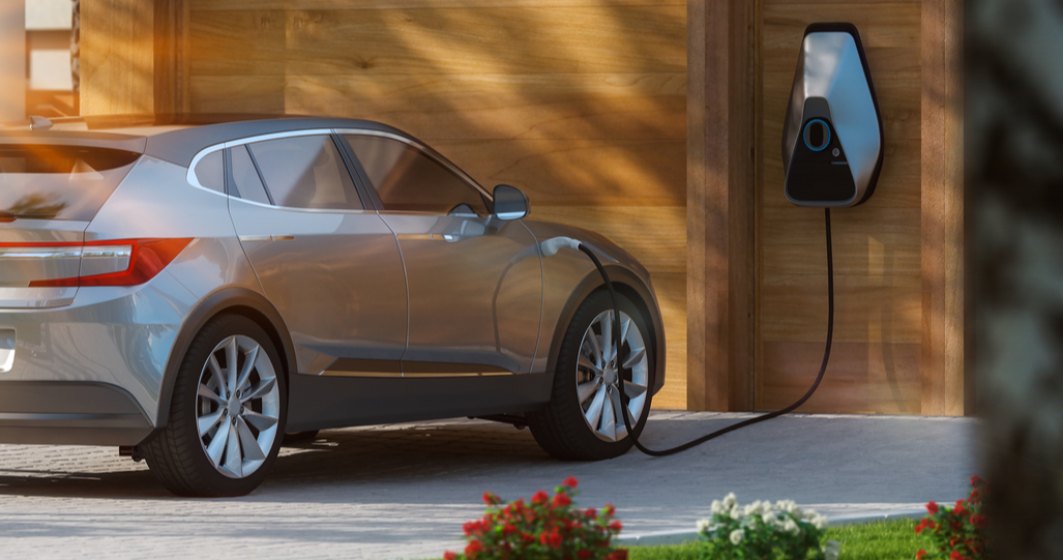 UniCredit lansează o soluție de leasing destinată celor care vor să cumpere mașini electrice și hibrid