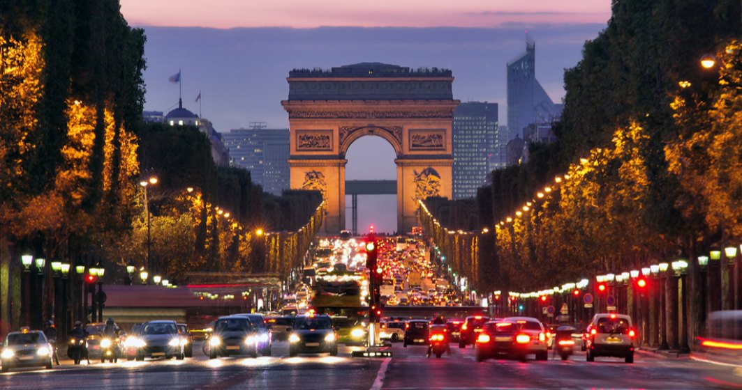 Aici nu este Versailles: Activiştii patrulează pe străzile din Paris pentru a stinge luminile magazinelor