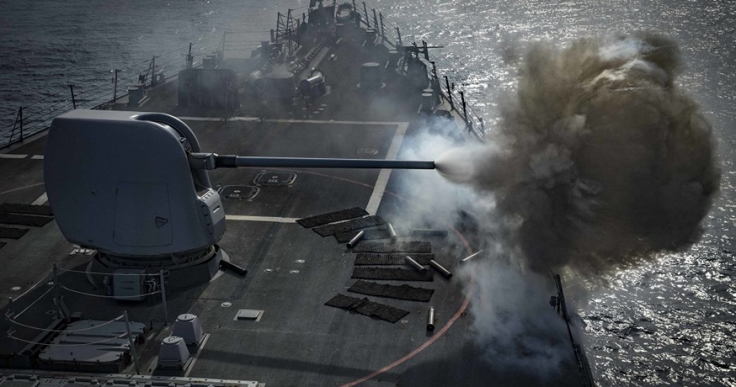 Navă americană atacată cu drone de rebelii houthi, aliați cu Hamas și sprijiniți de Iran