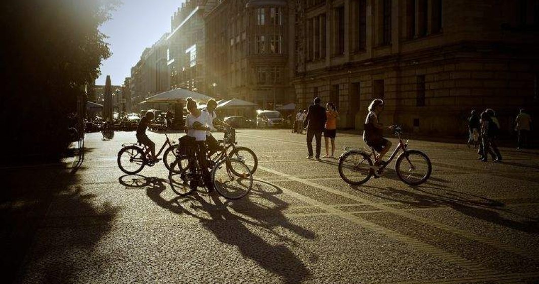 Primarul Gabriela Firea spune ca lucrarile pentru noile piste de biciclete vor incepe abia in 2018