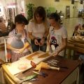 Afacere cu piele argentiniana: o familie aradeana a renuntat la job-uri traditionale si s-a afundat in produse hand-made cautate international - Foto 2