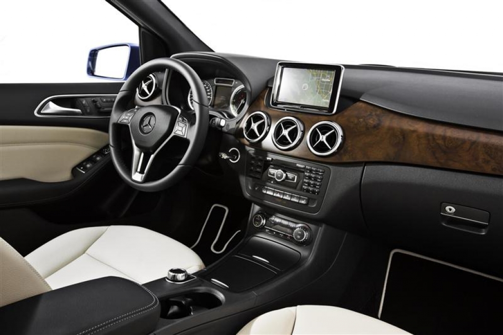 Mercedes-Benz Clasa B facelift ajunge in showroom-uri pe 29 noiembrie