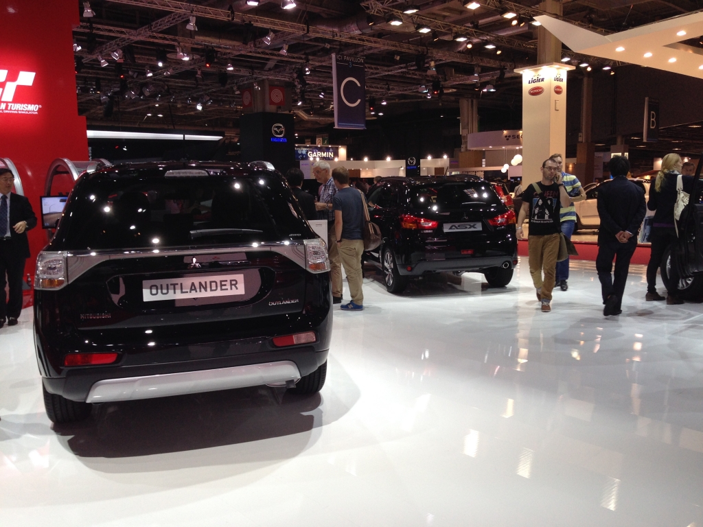 Paris 2014: Mitsubishi a dezvaluit in premiera mondiala Outlander PHEV Concept-S