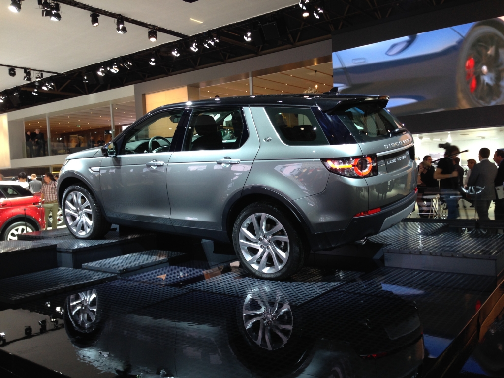 Paris 2014: Land Rover lanseaza primul model din noua familie de SUV-uri Discovery