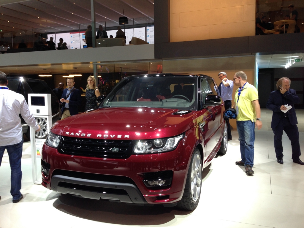 Paris 2014: Land Rover lanseaza primul model din noua familie de SUV-uri Discovery