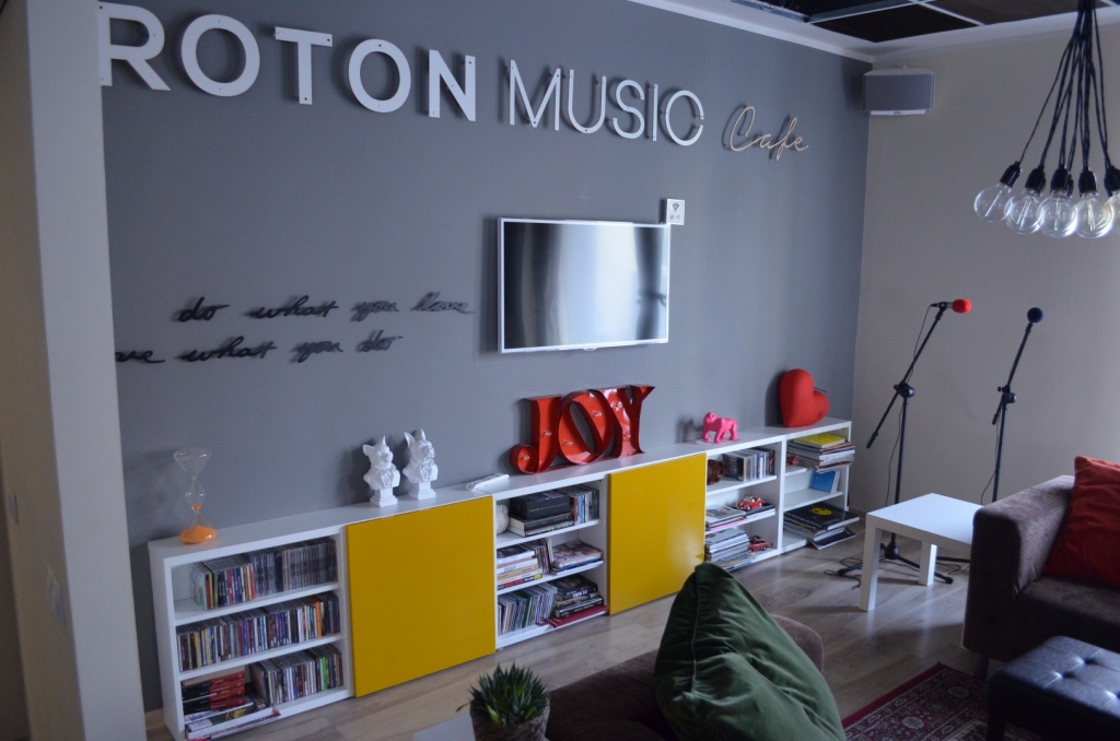 Vizita la noul sediu Roton, locul unde se cladesc cariere de artisti